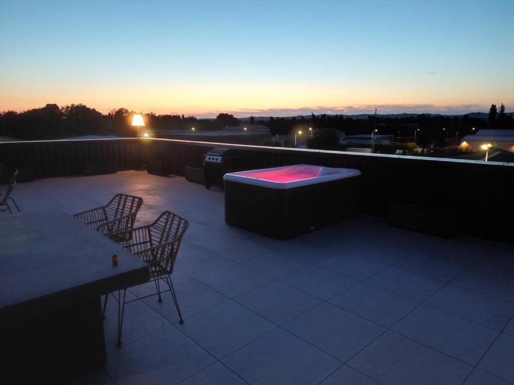 Saint Remy De Provence Roof Top Avec Jacuzzi Екстериор снимка