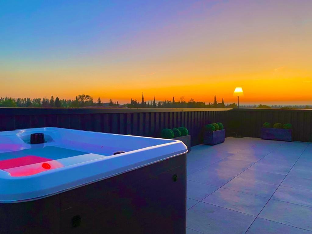 Saint Remy De Provence Roof Top Avec Jacuzzi Екстериор снимка